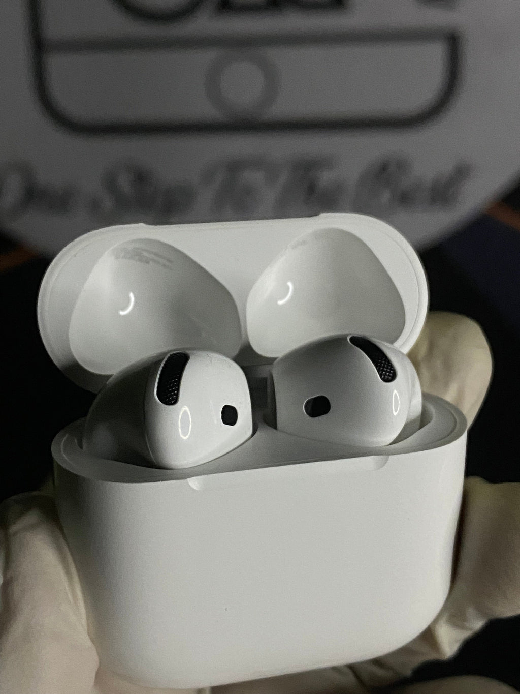 AirPods 4 Titanium