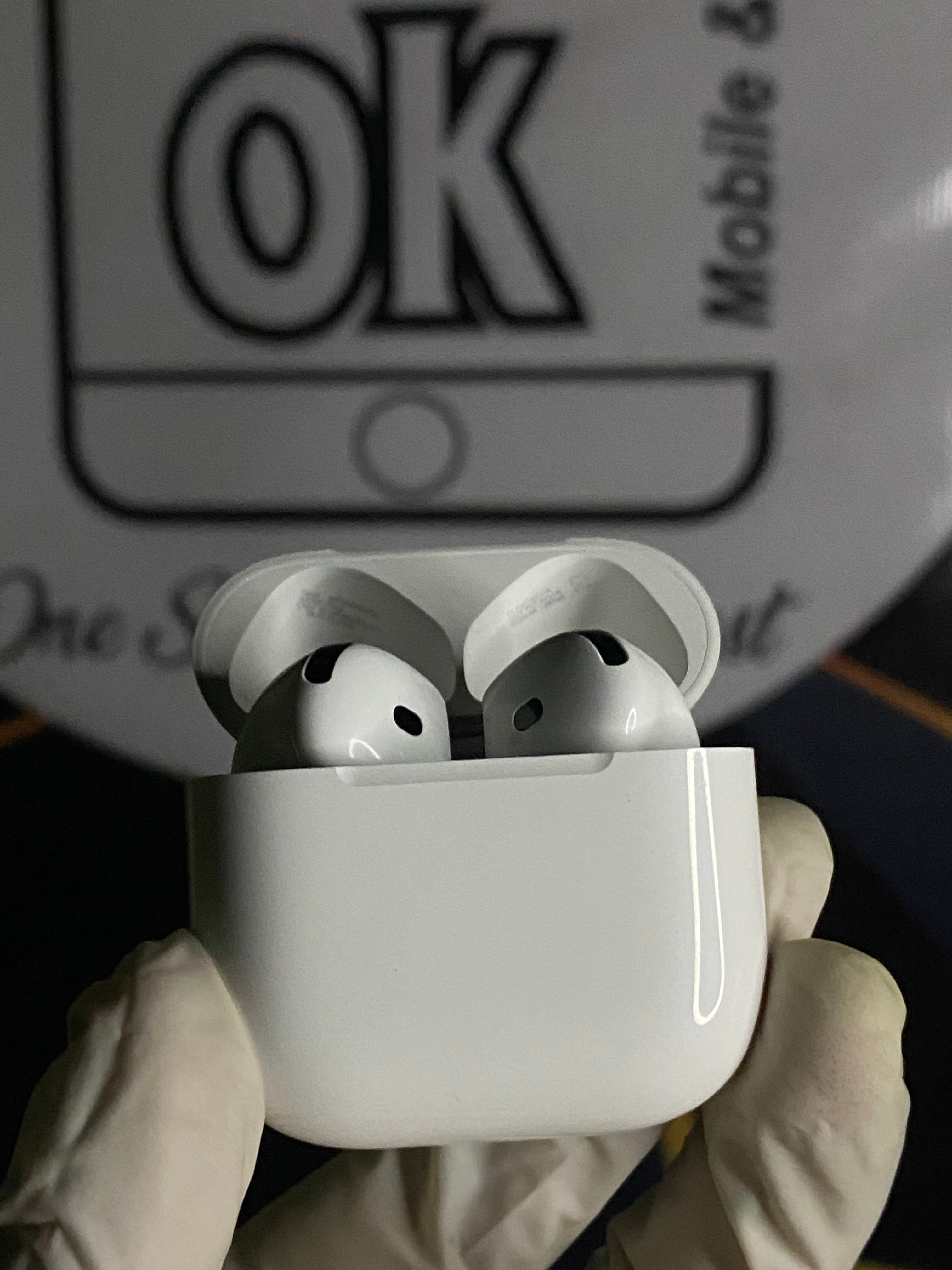 AirPods 4 Titanium